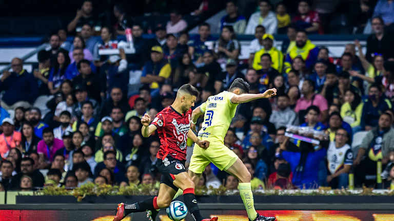 Afición del América abuchea al Piojo Herrera en triunfo ante Xolos